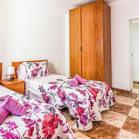 Beautiful Apartment In Cordoba With Kitchenette Buitenkant foto